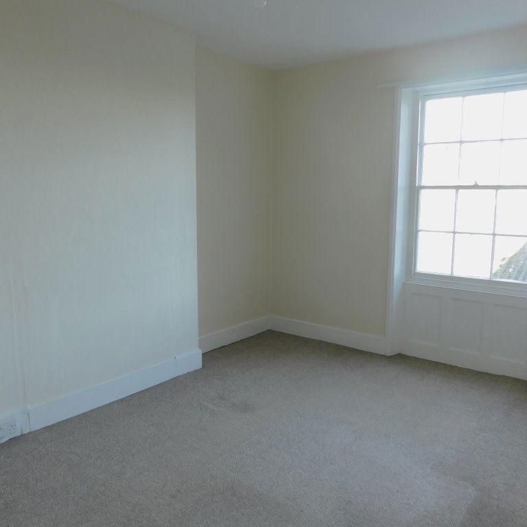 3 bedroom flat to rent - Photo 1