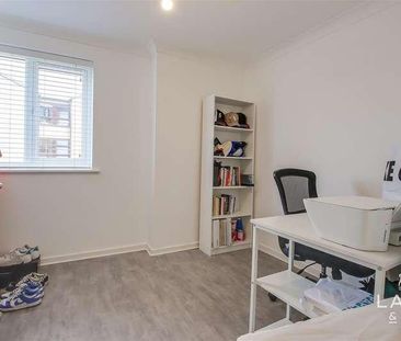 Connaught Gardens East, East Clacton, CO15 - Photo 1