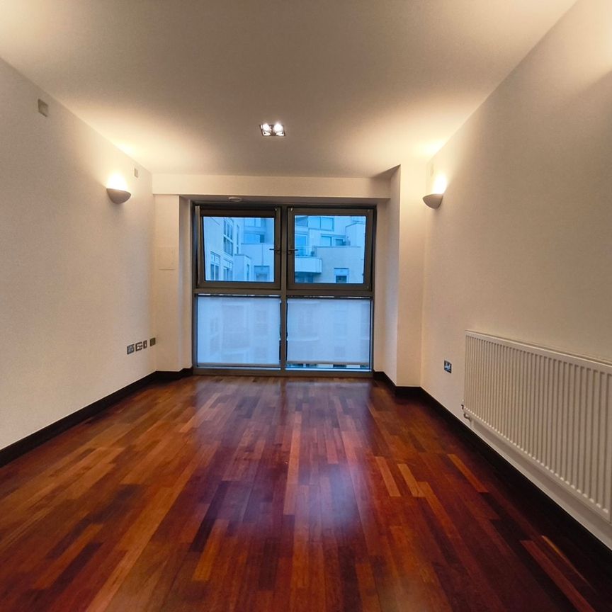 1 Bed Flat, Bridges Court Road, SW11 - Photo 1