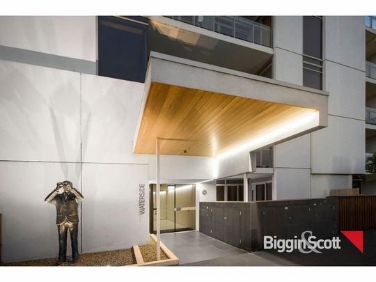 Stylish Apartment in Dynamic Location - Photo 1