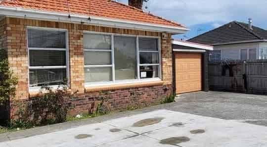 3 Bedroom house Brick and Tile + 1 Bathroom - Photo 1