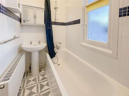 Upperton Gardens, Eastbourne, BN21 - Photo 5