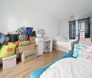 3 bedroom flat in Euston - Photo 1