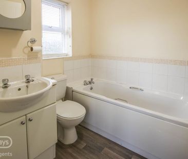 2 bedroom end of terrace house to rent - Photo 5