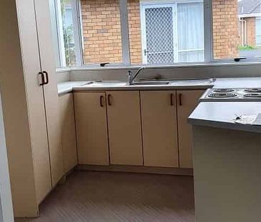 Spacious 2 bdrm house with a single secure garage - Photo 1