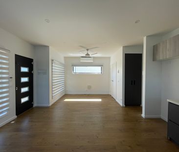 Near new townhouse - Photo 2