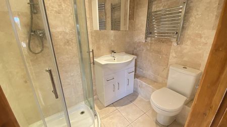 1 bedroom in a house share to rent - Photo 5