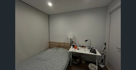 Rosebery | Modern 2-Bedroom Apartment in Prime Location - Photo 2