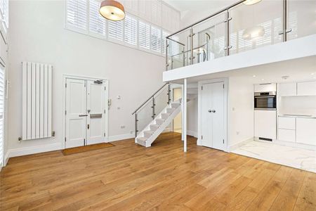 A beautiful and newly refurbished mews house located just off Sloane Square. - Photo 5