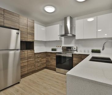 2505 Boulevard Marcel-Laurin, Montréal, QC - Photo 1