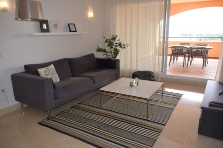 Middle Floor Apartment in Elviria - Photo 2