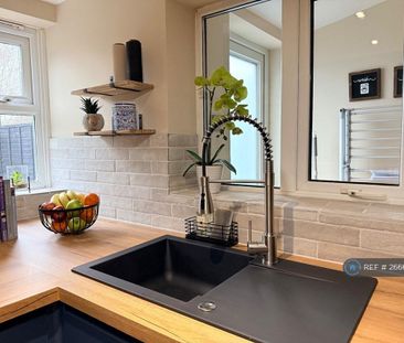 1 bedroom in a house share to rent - Photo 3