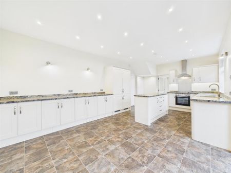 4 bedroom semi-detached house to rent - Photo 3