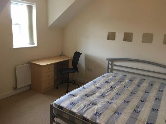 4 bedroom private hall to rent - Photo 1