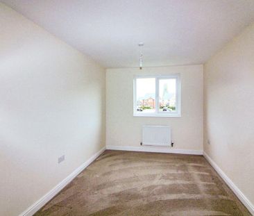 4 bedroom semi-detached house to rent - Photo 5