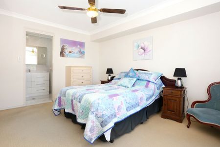 FULLY FURNISHED FAMILY HOME WITH POOL AND SOLAR POWER - Photo 4