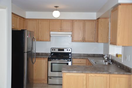 For Lease - 3157 Neyagawa Boulevard, Oakville, Ontario - Photo 4