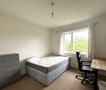 4 bedroom semi-detached house to rent - Photo 5