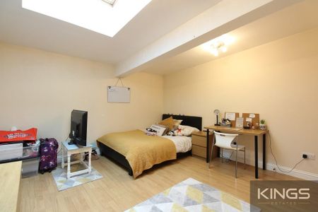 4 bedroom apartment to rent - Photo 5