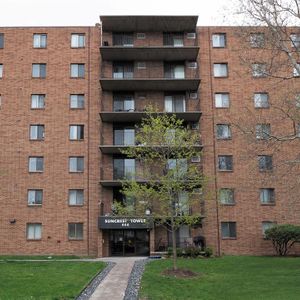 Sun Crest Tower Apartments - Photo 2