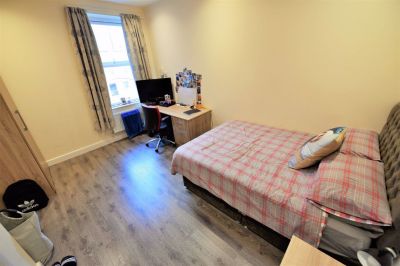 2 bedroom Flat in Otley Road, Leeds - Photo 3