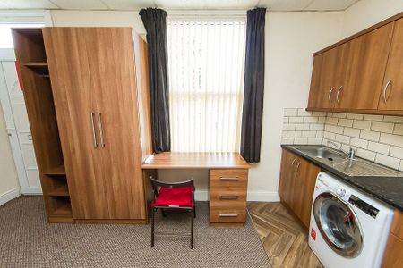 Flat 4, 66 Chapel Lane, Headingley, Leeds - Photo 2
