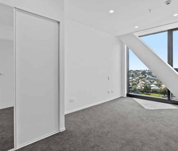 12th-Floor Luxury Apartment in Ellerslie – Fully Furnished! - Photo 4