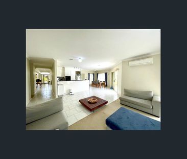 Tranquil Elegance in Homestead Run: 3-Bedroom Family Home in Seabrook - Photo 2