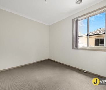 LOCATION! LOCATION! - Photo 2