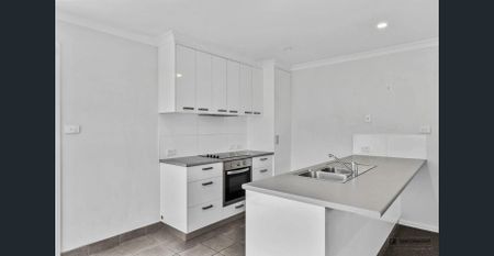 Bright & Comfortable Home - Photo 2