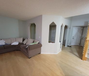 peaceful home, looking for Quiet tenants — 5 Bedrooms+ Den Room For... - Photo 1