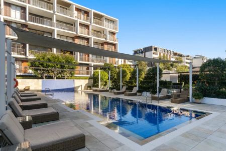 “Contemporary Comfort in a Prime Location” - Photo 5