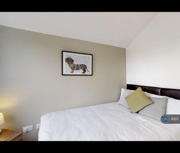 1 bedroom in a house share to rent - Photo 3