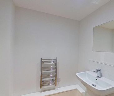 3 bedroom flat to rent - Photo 4