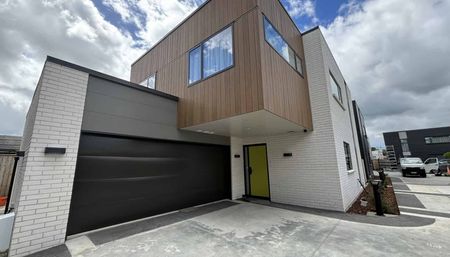 THREE BEDROOMS, WEST END - Photo 5