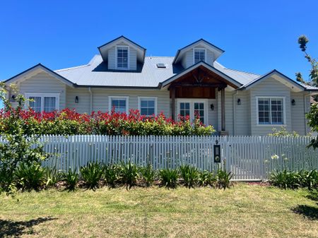 Brand-New Luxury home - Photo 5