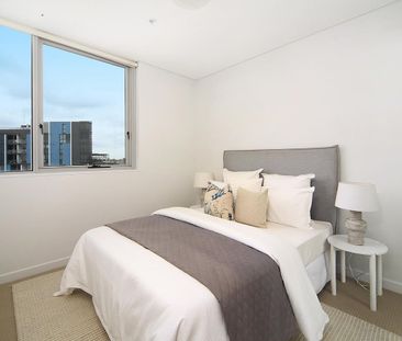 Stunning Two Bedroom Apartment - Partly Furnished - Photo 5