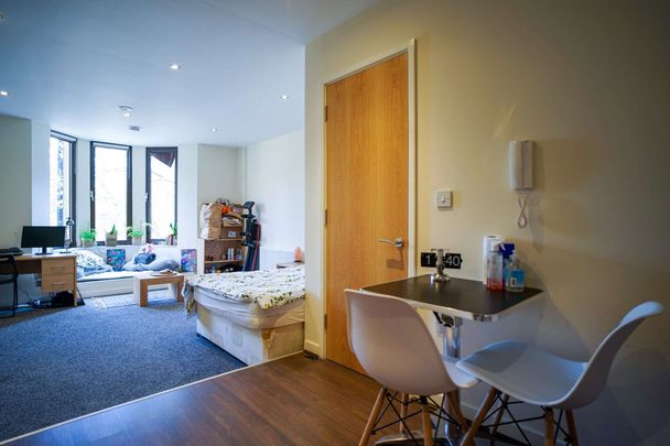 Flat 4, Gladstone Buildings, 1 St James Row, S1 2EU - Photo 1