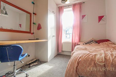 4 bedroom apartment to rent - Photo 5