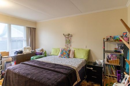 Tidy two bedroom unit in the City Centre - Photo 3