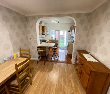 Room in a Shared House, North Circular Road, NW2 - Photo 2