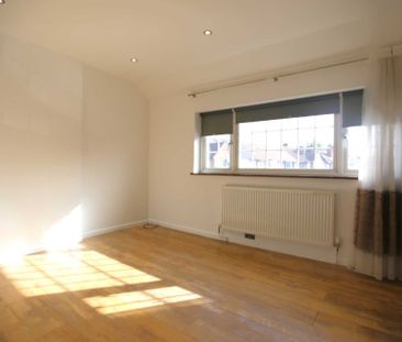 Guide Price £2,400 pcm - Available 21/05/2025 - Unfurnished - Photo 5