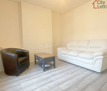 2 Bedroom Mid Terraced House - Photo 3