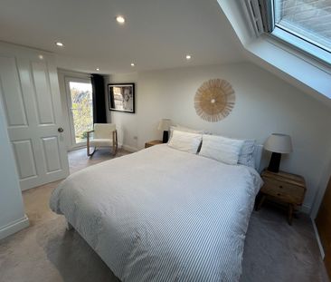 3 Bed Terraced House, Harvard Road, SE13 - Photo 2
