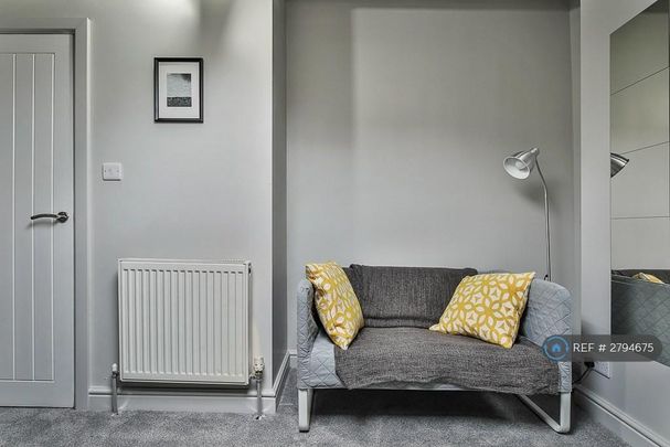 1 bedroom in a house share to rent - Photo 1