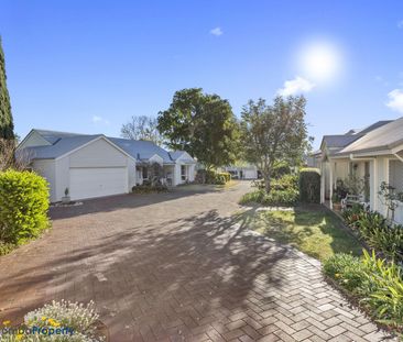 Beautifully located & Immaculately presented! located in prime East... - Photo 6