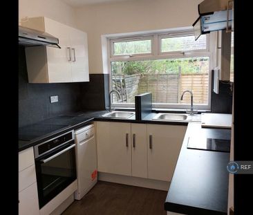 3 bedroom semi-detached house to rent - Photo 3