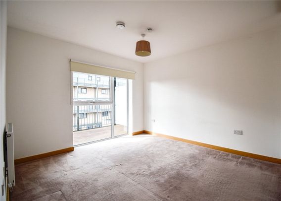 A beautiful 1 bedroom apartment located at this exclusive development only a short walk to the Railway Station and Cambridge Leisure Centre. GCH. Secure allocated parking. Phone entry system. Communal gardens. Unfurnished. - Photo 1
