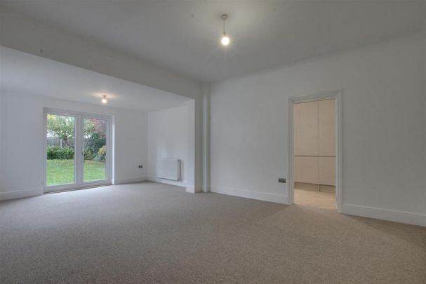 3 bedroom detached bungalow to rent - Photo 1