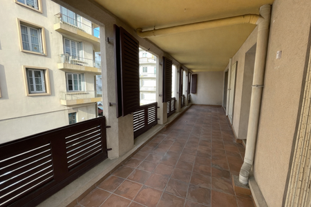 Location Appartement 3 pièces 81m² NIMES 30000 - Photo 2